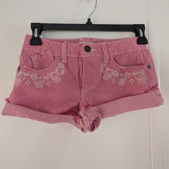 🛍️4 For $15🛍️Route 66 Pink Jean Shorts with Floral Embroidery - Picture 1 of 8